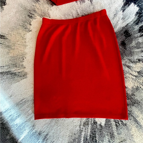 St John Collection by Marie Gray Knit Skirt (14) and Shell (Large) EUC - Picture 4 of 8